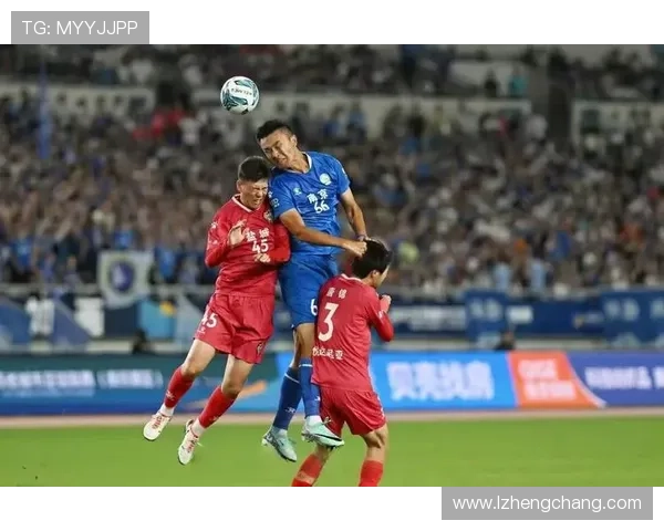 激战绿茵与赛场争锋全景呈现体育竞技巅峰瞬间盛典之夜荣耀绽放时